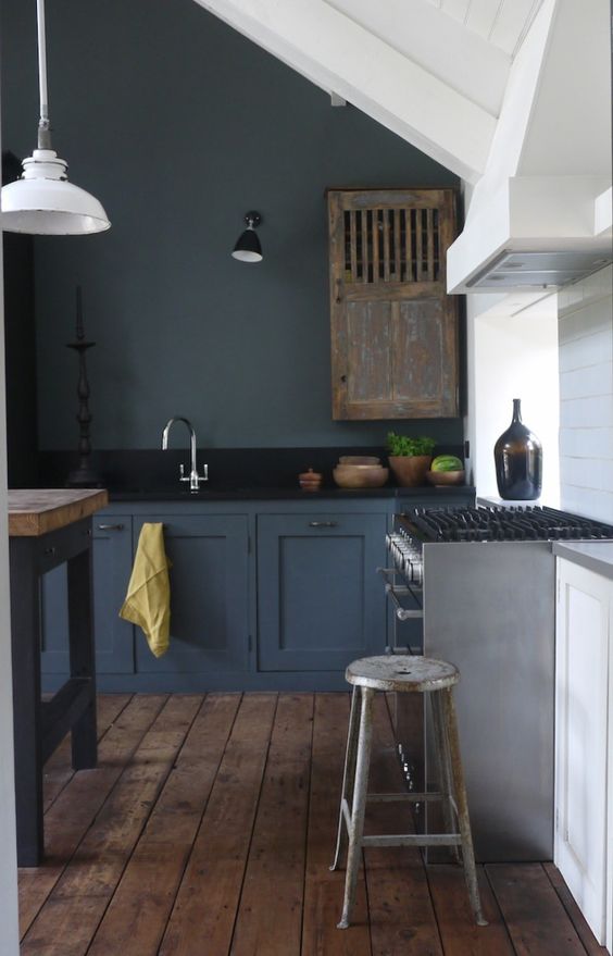 27 Moody Dark Kitchen Décor Ideas - DigsDigs